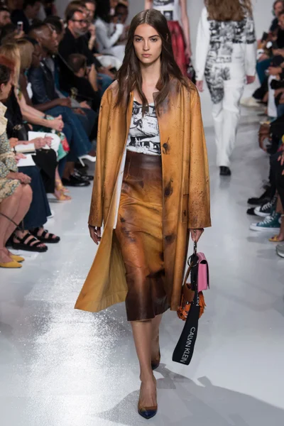 Look 27